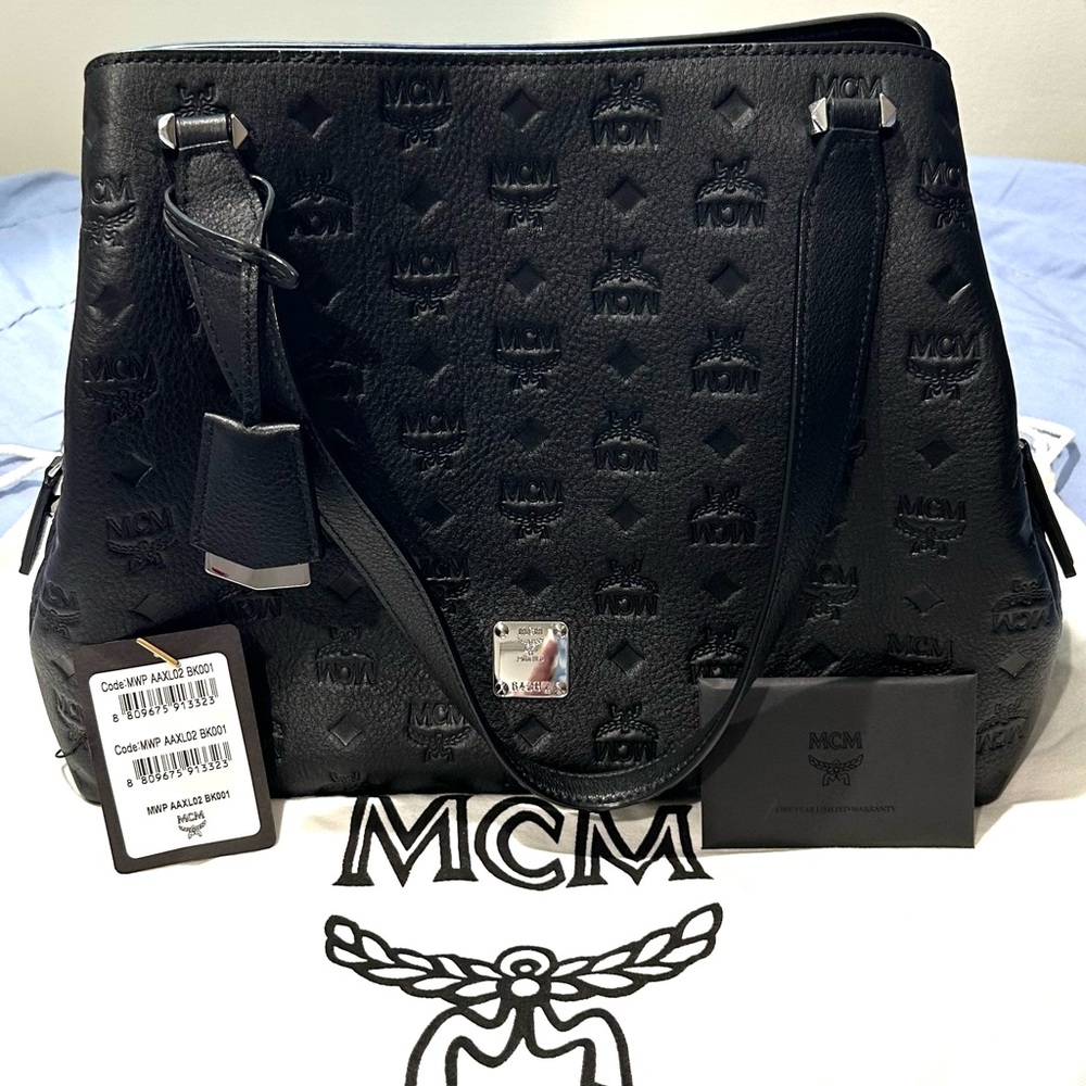 Black MCM SHOPPER
